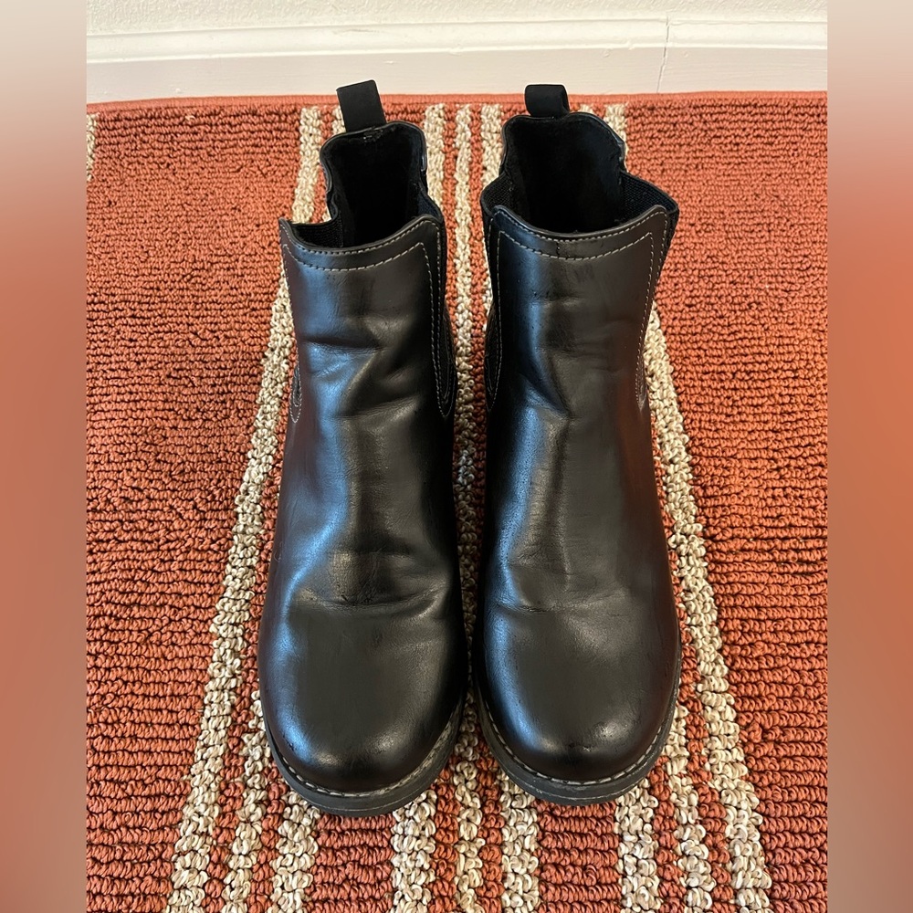 Eastland Women's Jasmine Chelsea Boots Size9.5M Black 2149-01 Good Condition